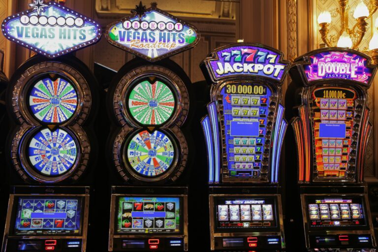 découvrez une large sélection de machines à sous en ligne pour des heures de divertissement et de gains potentiels. jouez dès maintenant et tentez votre chance pour gagner gros !