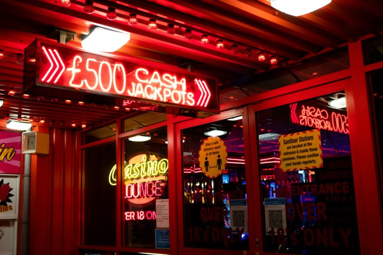 découvrez le petit casino qui offre une grande expérience de jeu et de divertissement. jouez et amusez-vous dans ce petit casino convivial et chaleureux.