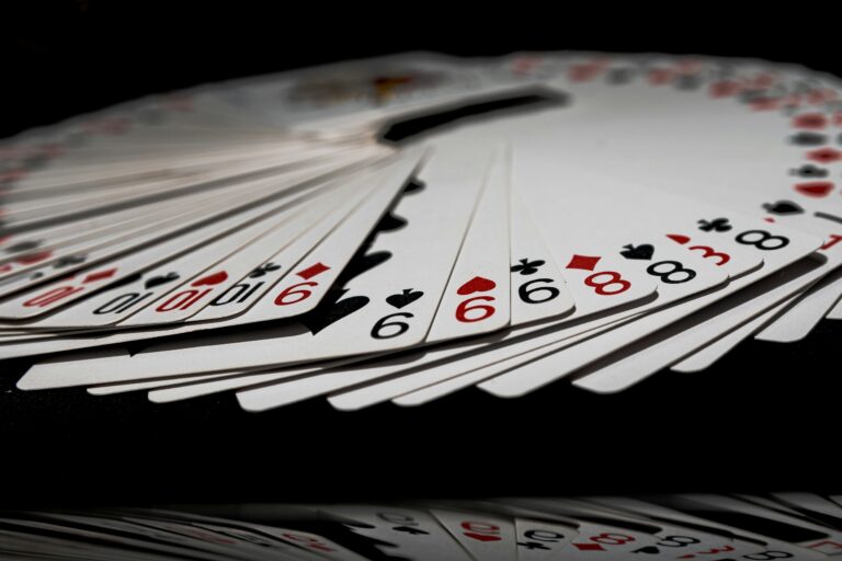 découvrez une large variété de jeux de casino passionnants, allant des machines à sous aux jeux de table, pour une expérience inoubliable de jeu en ligne.