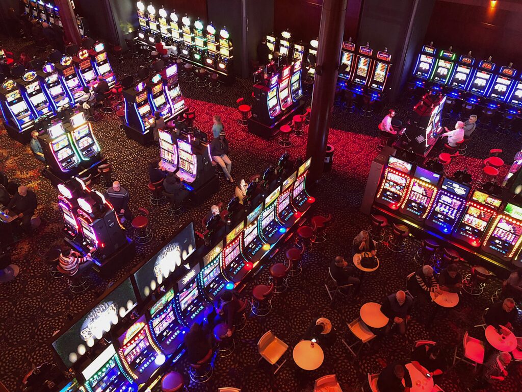 découvrez l'univers captivant des jeux de casino en ligne et tentez votre chance sur une multitude de jeux passionnants, allant des machines à sous aux jeux de table, pour une expérience de jeu inoubliable.