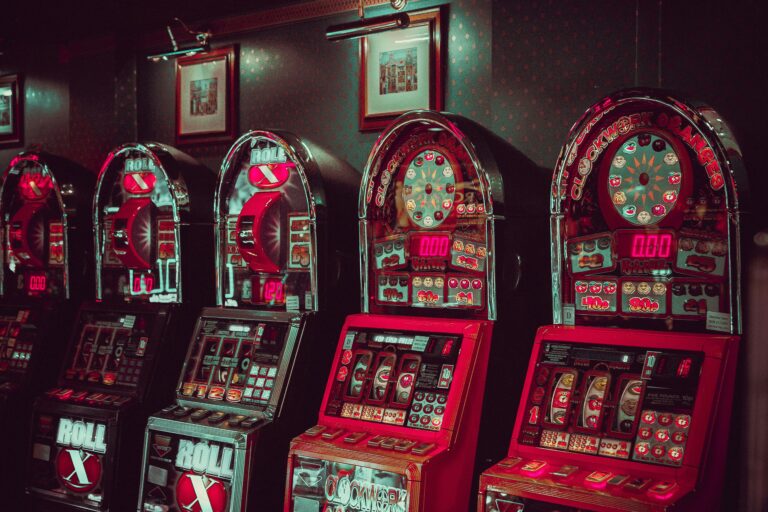découvrez l'univers des casinos en ligne et terrestres, choisissez parmi une large gamme de jeux de hasard et de divertissements. profitez d'offres exclusives et de promotions pour une expérience de jeu inoubliable.