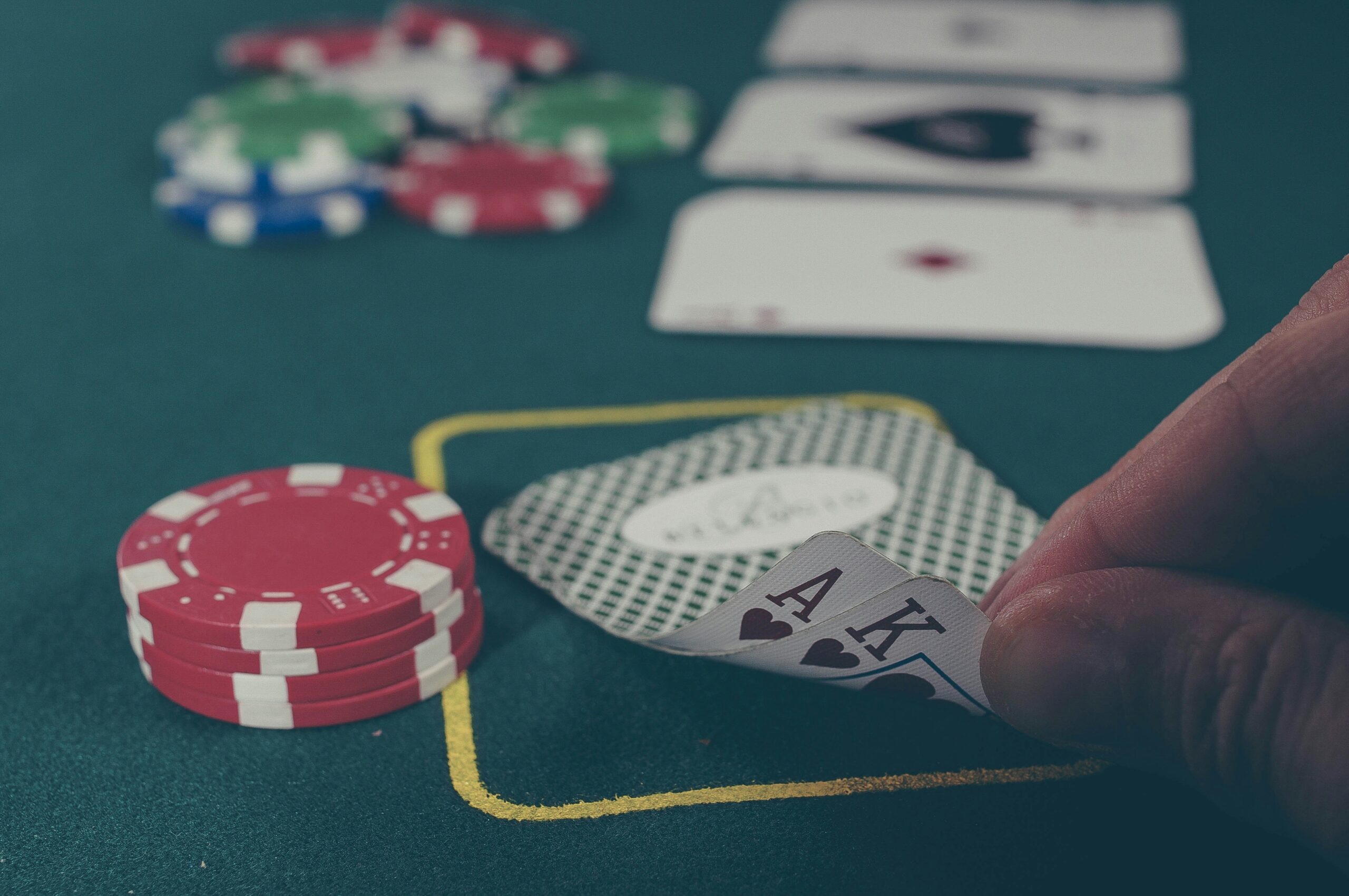 découvrez le casino de hyères, son ambiance festive, ses jeux excitants et ses spectacles captivants. profitez d'une expérience de jeu inoubliable dans un cadre enchanteur.