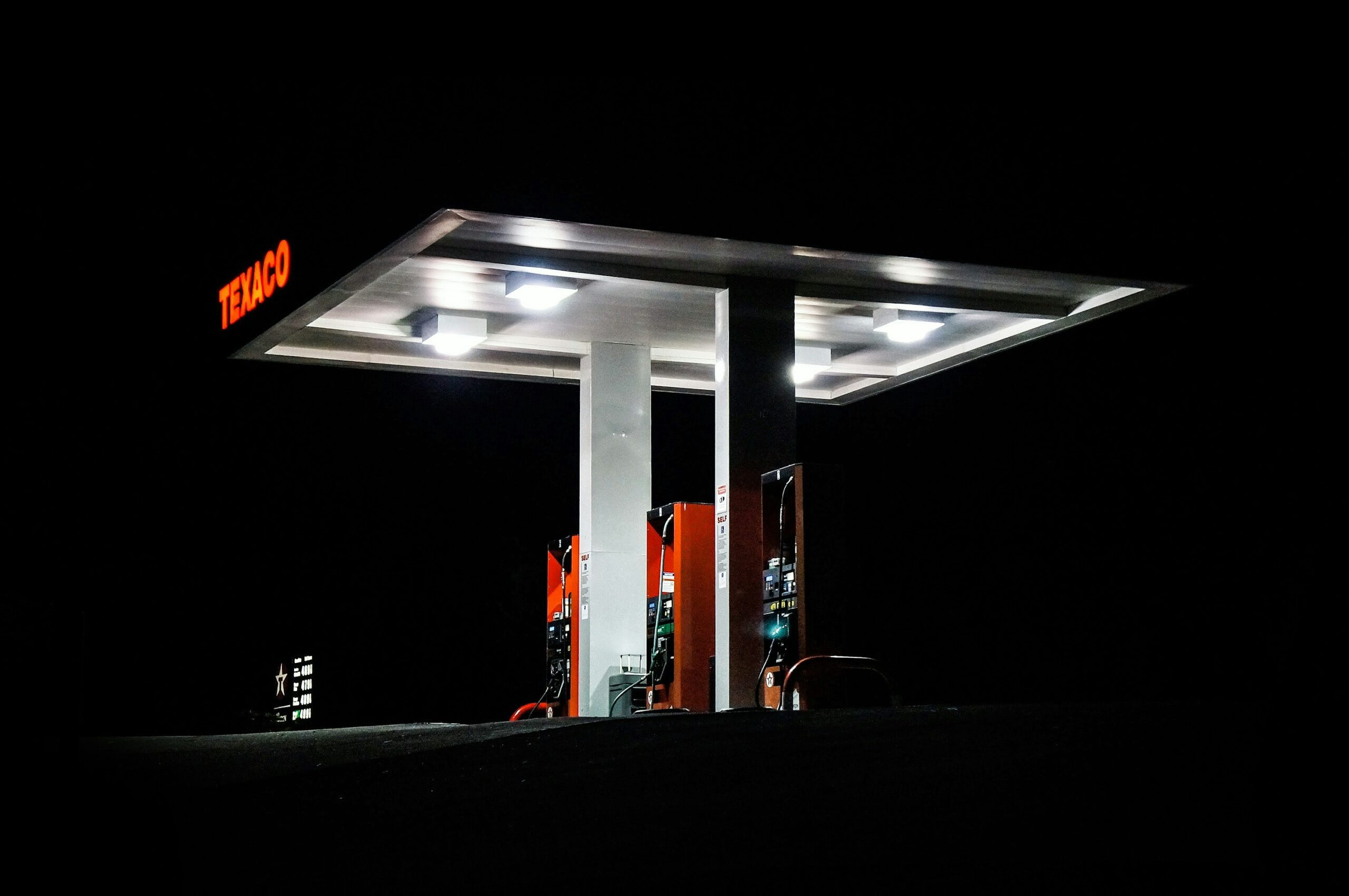 économies de carburant : découvrez des astuces pour réduire votre consommation de carburant et faire des économies sur vos trajets.