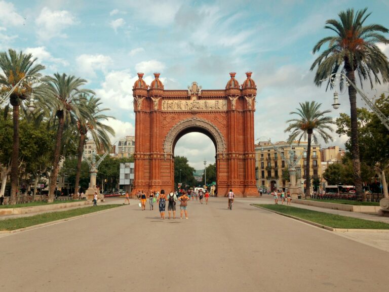 découvrez les meilleures destinations à visiter et planifiez vos prochaines vacances avec visit, votre guide de voyage en ligne.